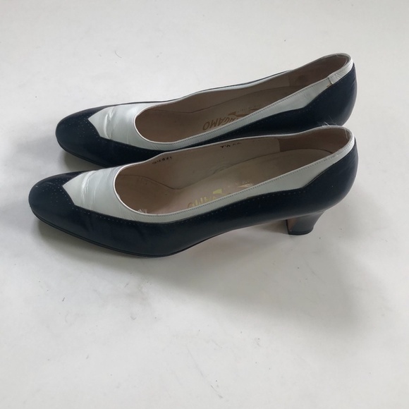 Ferragamo Navy Wingtip Heels Size 7.5 - Picture 8 of 15